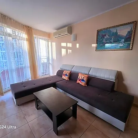 Plaza 4*